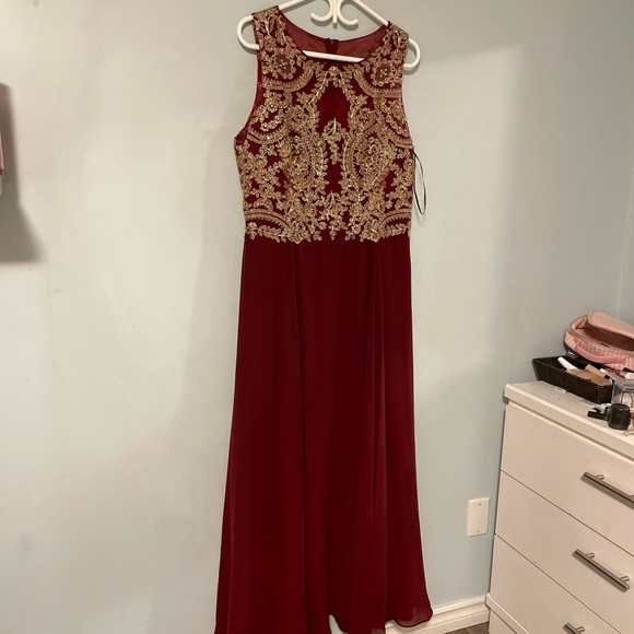 Red/burgundy and gold dress - Picture 2 of 2